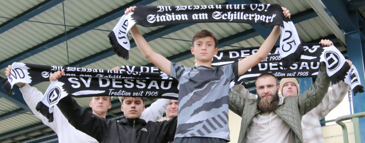 Hol dir den neusten Stoff aus dem Fanshop!