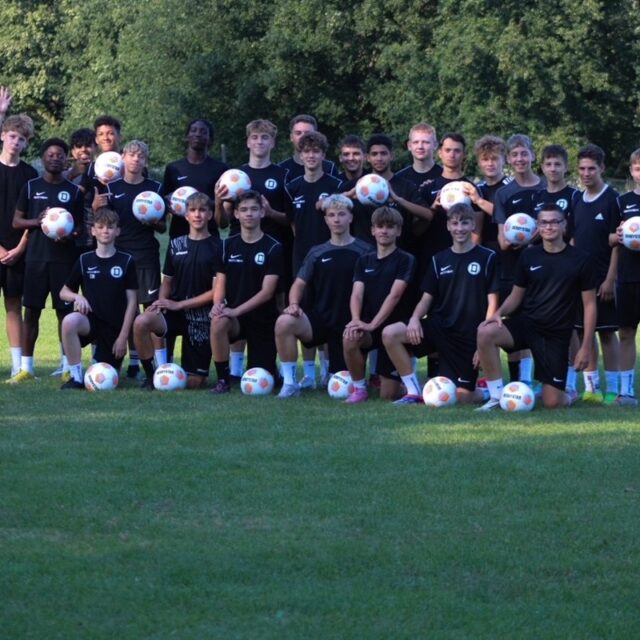 U17: Trainer und Geschenke