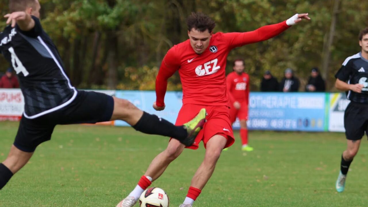 05sgr Niklas Mieth mit einem schönen Schuss zum 2:0 in den Winkel. (Foto: Axel Winkler)
